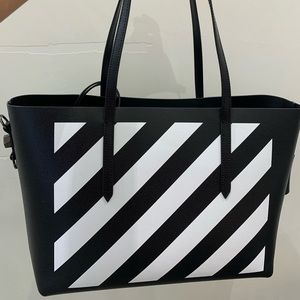 OFF-WHITE C/O VIRGIL ABLOH
Women's Bags.. Black NWTS